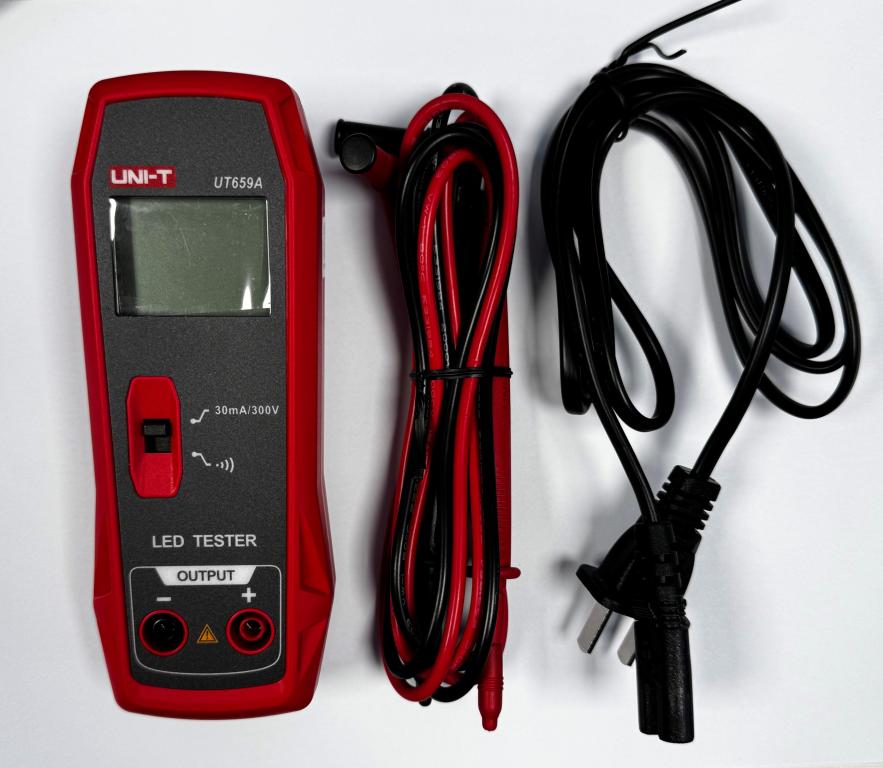 Uniwersalny tester diod LED / podświetleń UNI-T UT659A